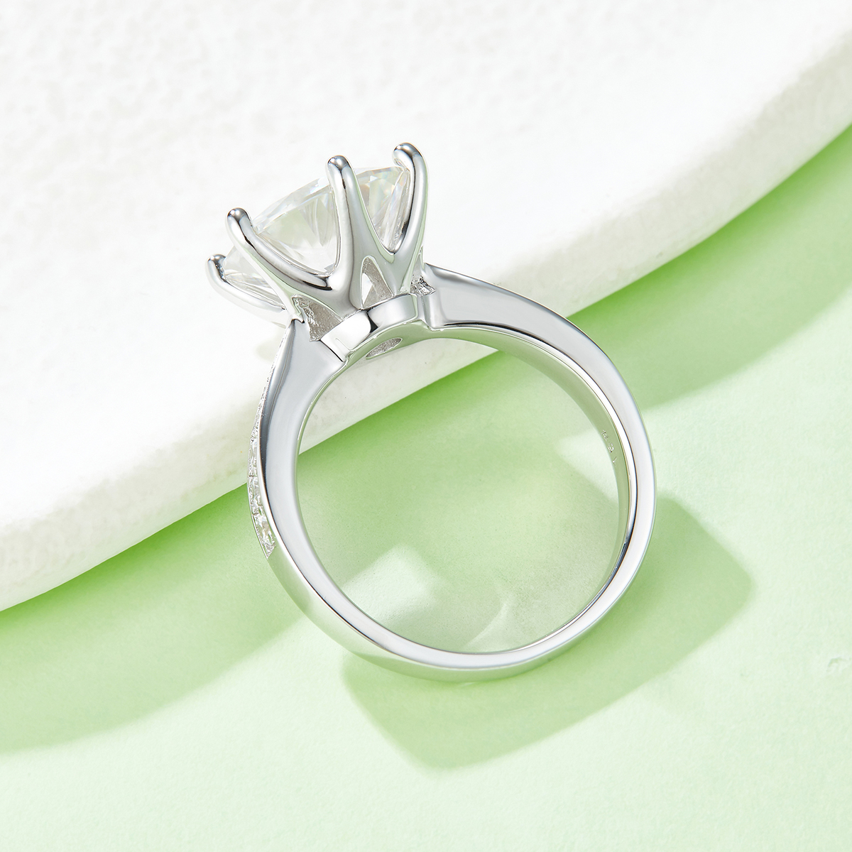 Micropavé Spirit S925 Silver Plated White Gold Moissan Diamond Women's Ring 5.0 ct Grade D