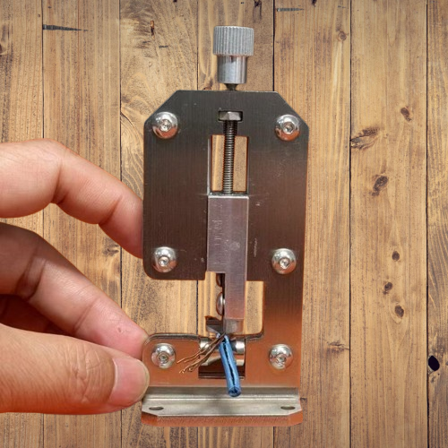 Portable wire stripper