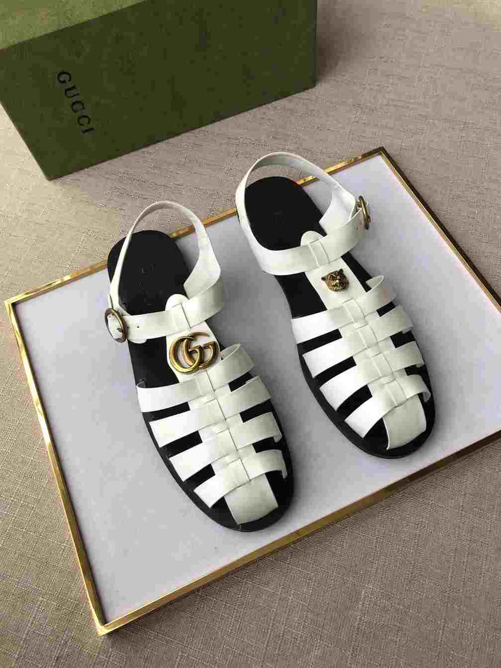 GUCCI SANDAL WITH DOUBLE G   SDG008