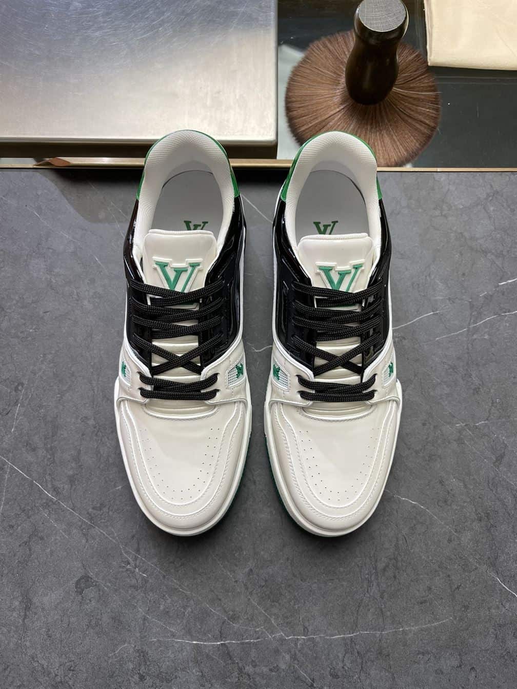 LOUIS VUITTON TRAINER SNEAKER   LSVT318