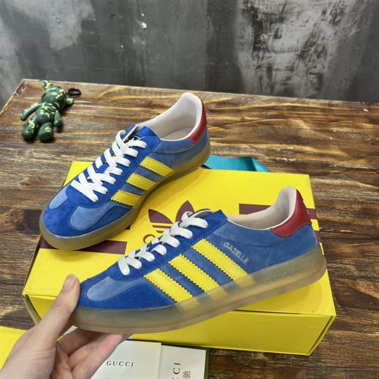 GUCCI GAZELLE SNEAKER   GC113