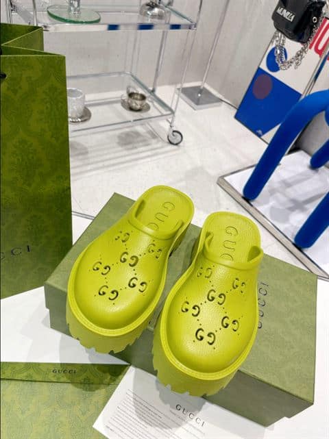 GUCCI WONMEN S PLATFORM PERFORATED G SANDAL   SDG016