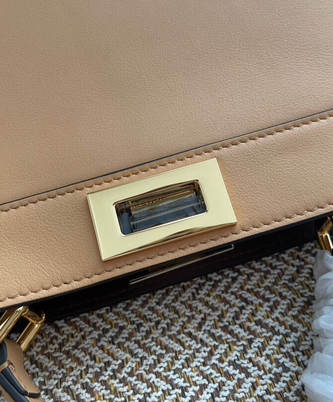 Fendi Peekaboo Iseeu Small 8BN327 Apricot