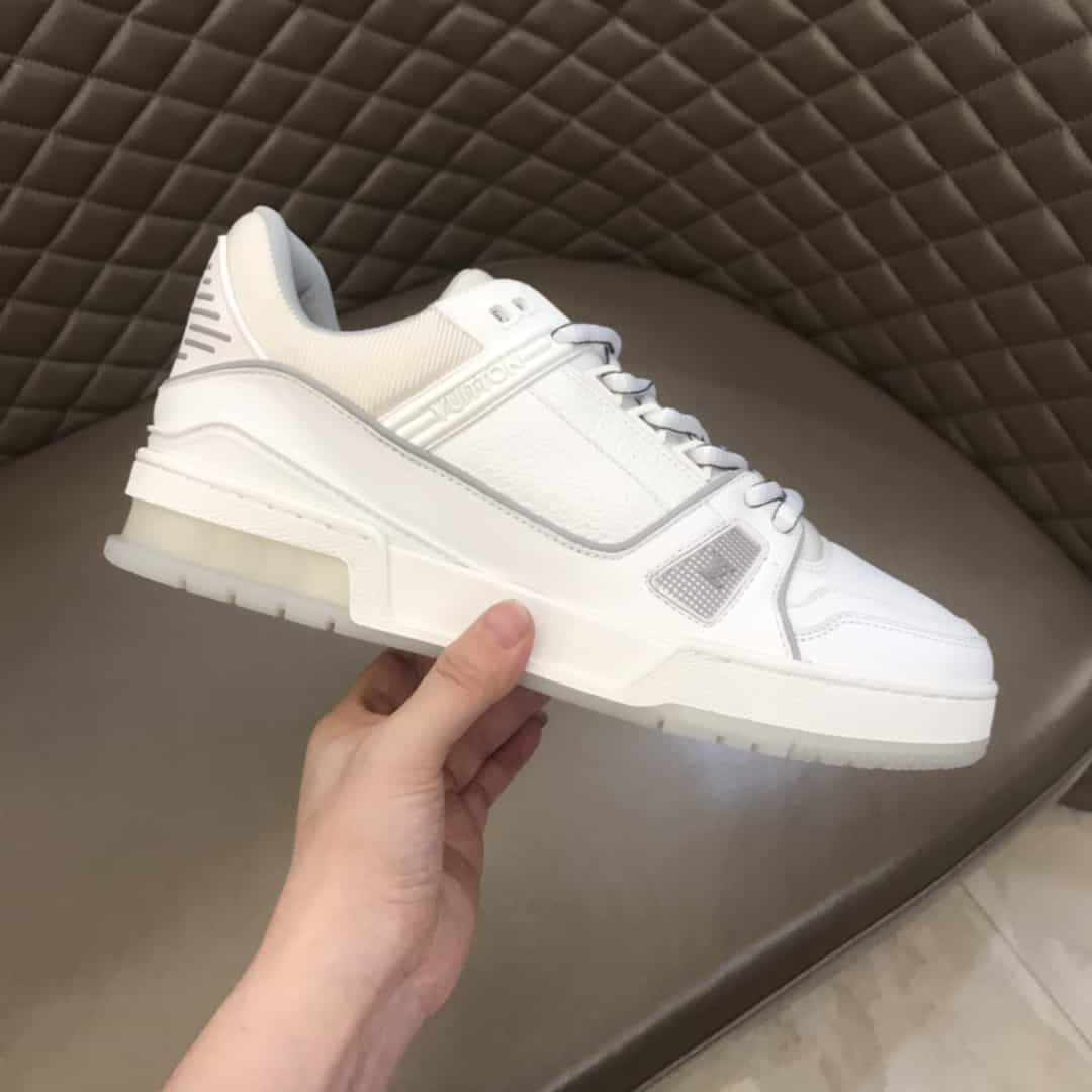 LOUIS VUITTON TRAINER SNEAKER   LV92