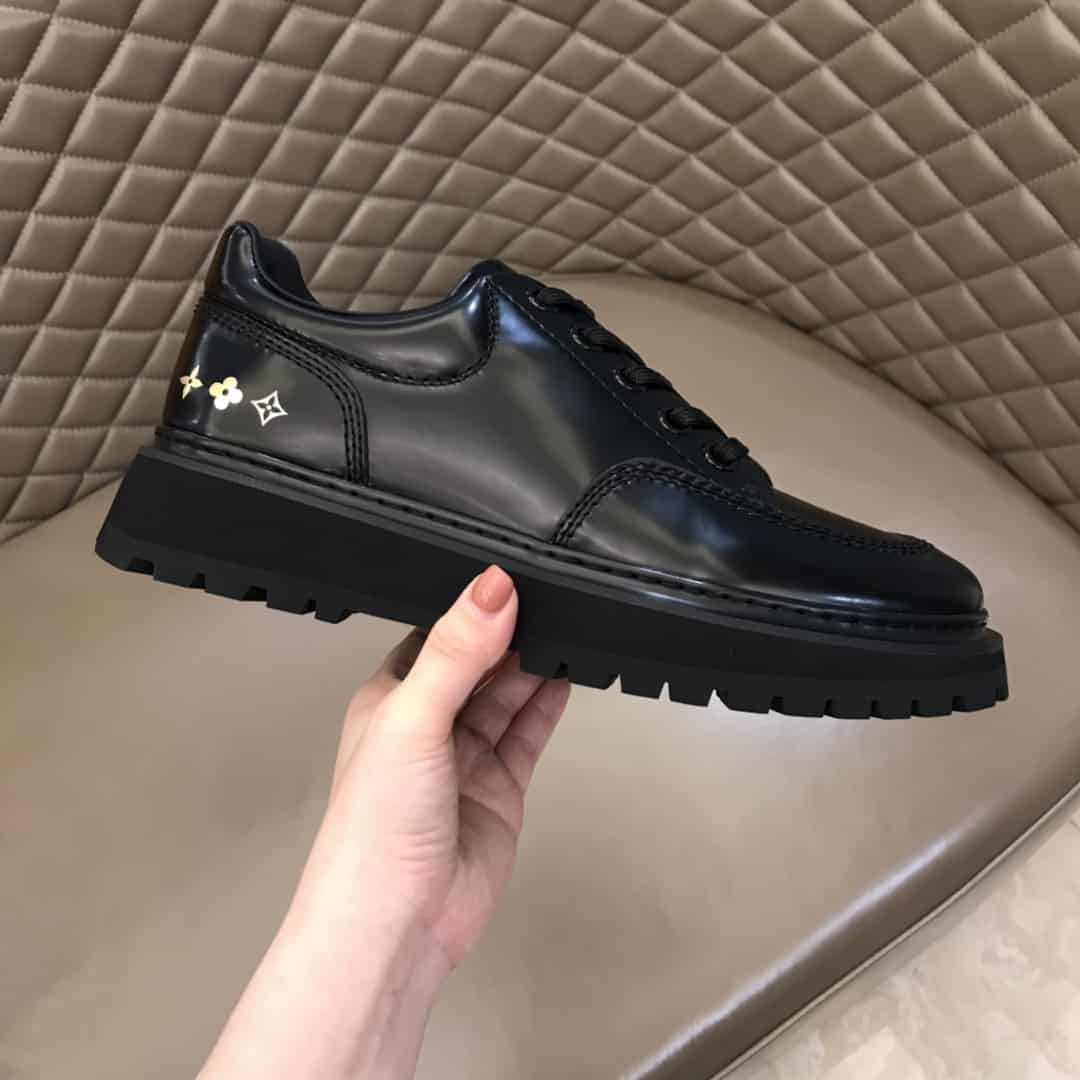 LOUIS VUITTON ABESSES SNEAKER   LV117