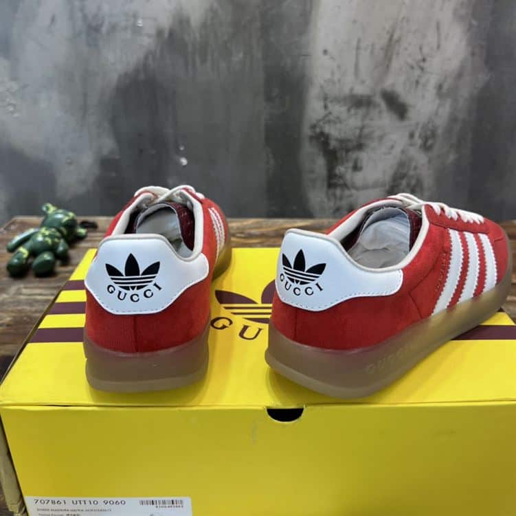GUCCI GAZELLE SNEAKER   GC112
