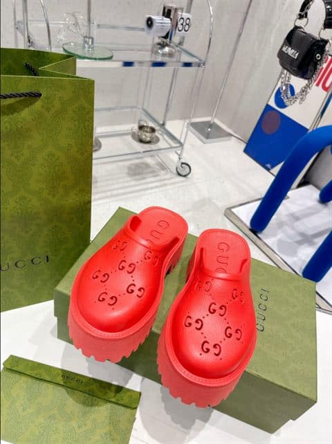 GUCCI WONMEN S PLATFORM PERFORATED G SANDAL   SDG011