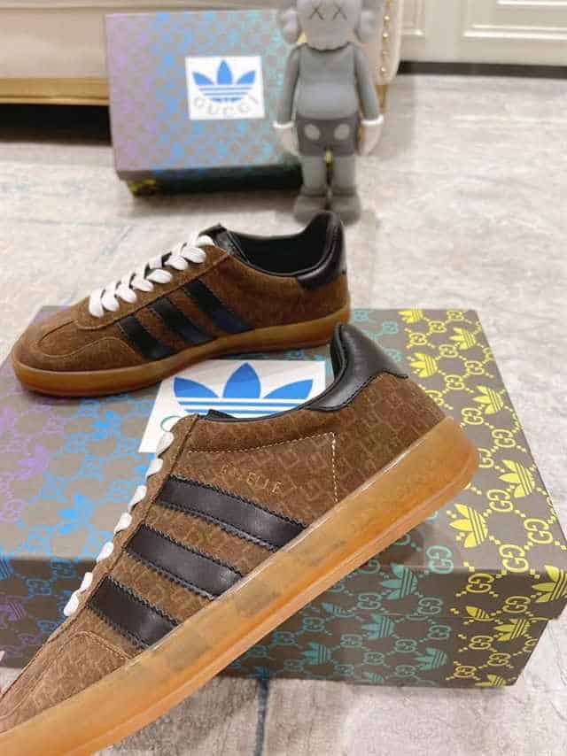 GUCCI GAZELLE SNEAKER   GC105