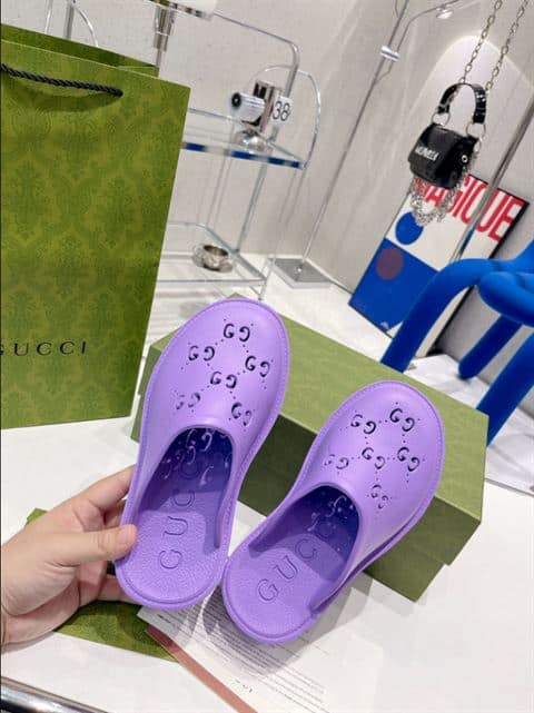 GUCCI WONMEN S PLATFORM PERFORATED G SANDAL   SDG015