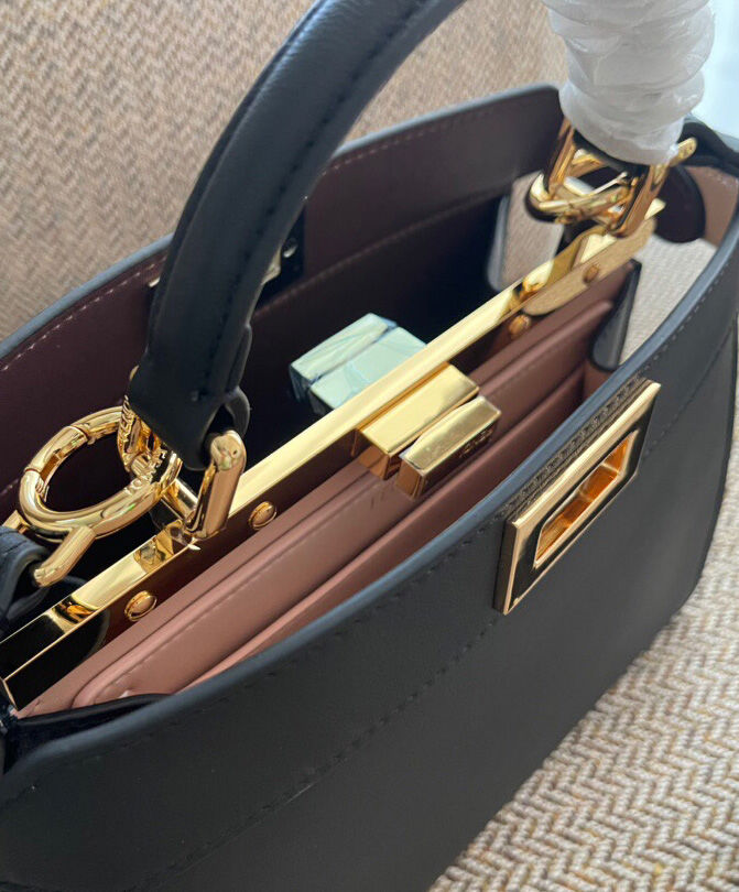 Fendi Peekaboo Iseeu Small 8BN327 Black