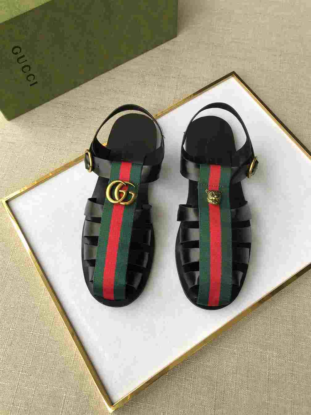 GUCCI SANDAL WITH DOUBLE G   SDG010