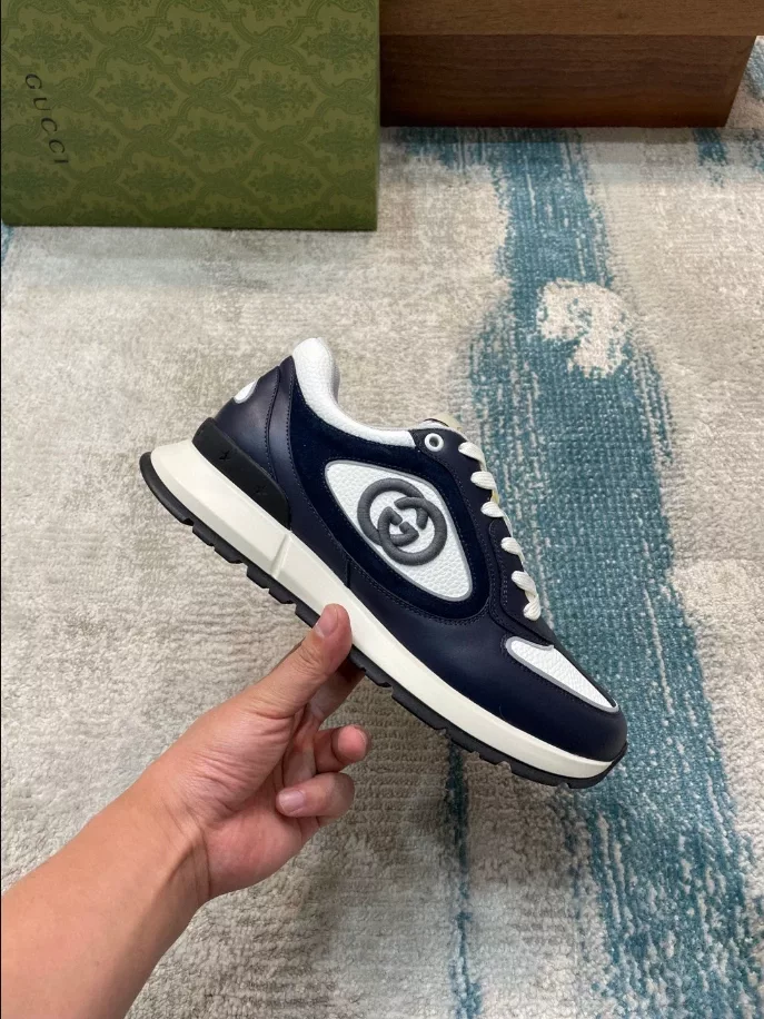 GUCCI MEN S LEATHER SNEAKER   GC200