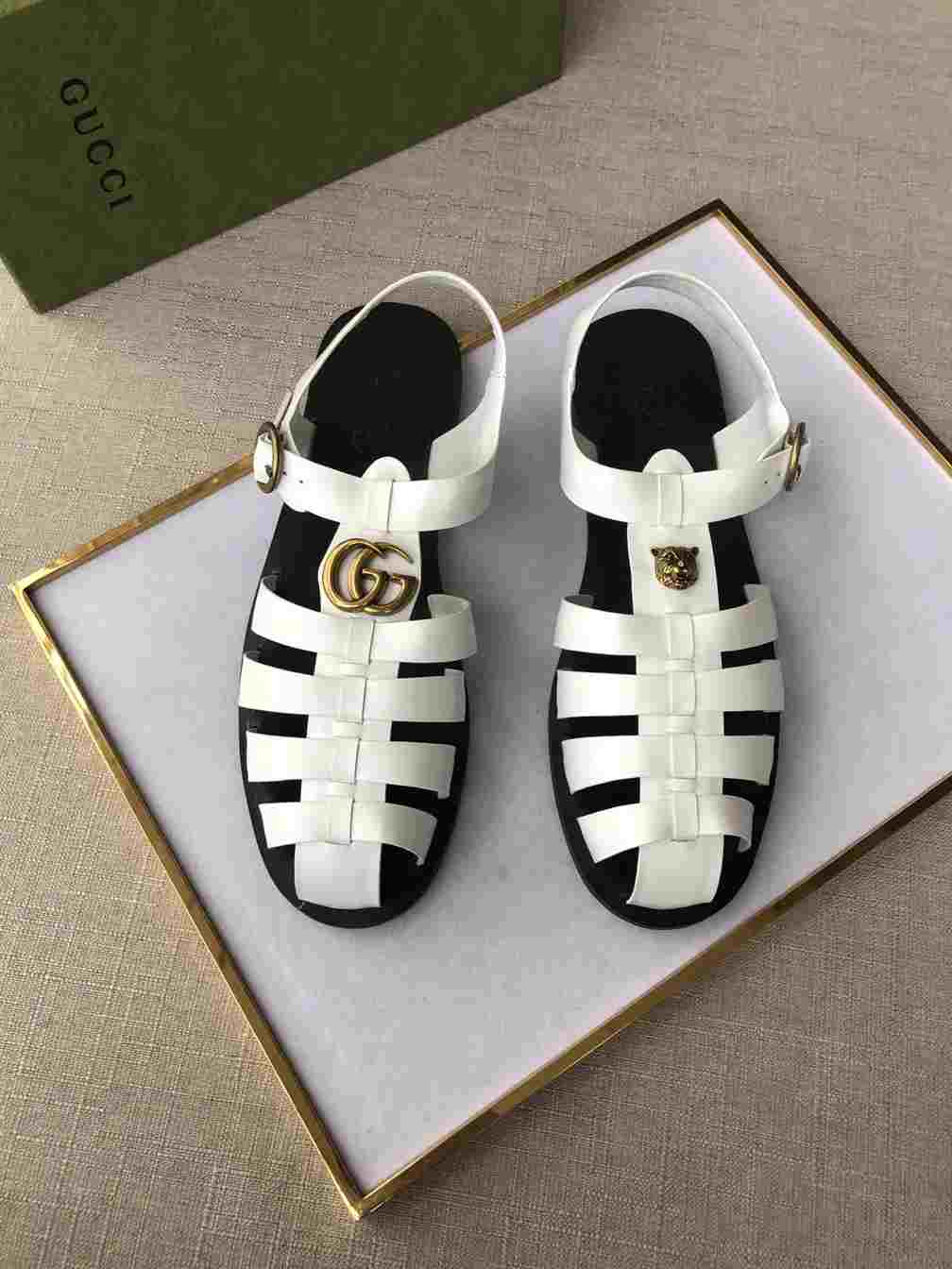 GUCCI SANDAL WITH DOUBLE G   SDG008
