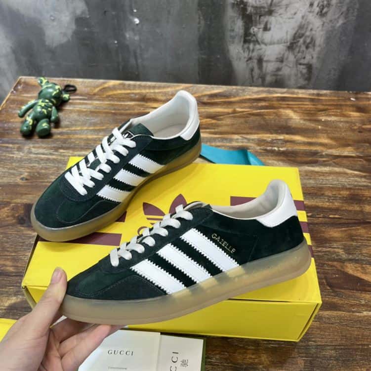 GUCCI GAZELLE SNEAKER   GC108