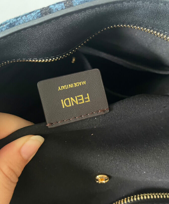 Fendi O Lock Zip 8BR805 Blue