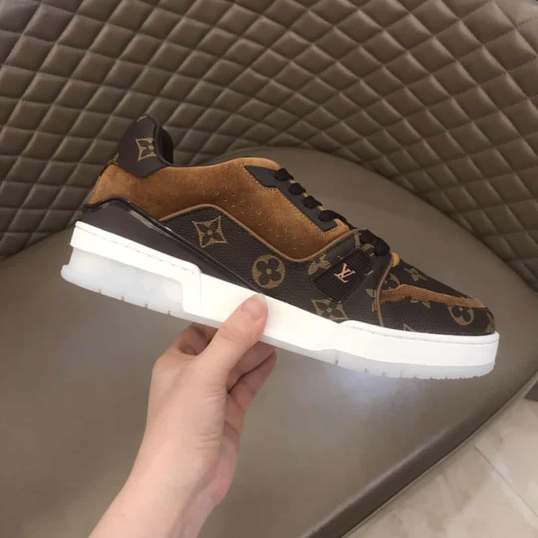 LOUIS VUITTON TRAINER SNEAKERS   LV95