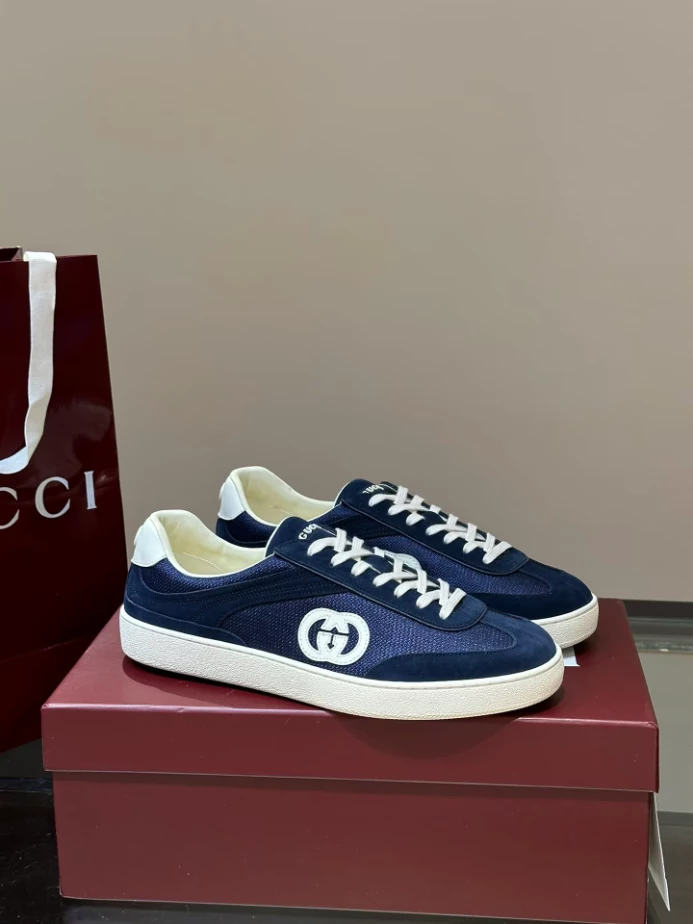 MEN S INTERLOCKING G SNEAKER   GC231