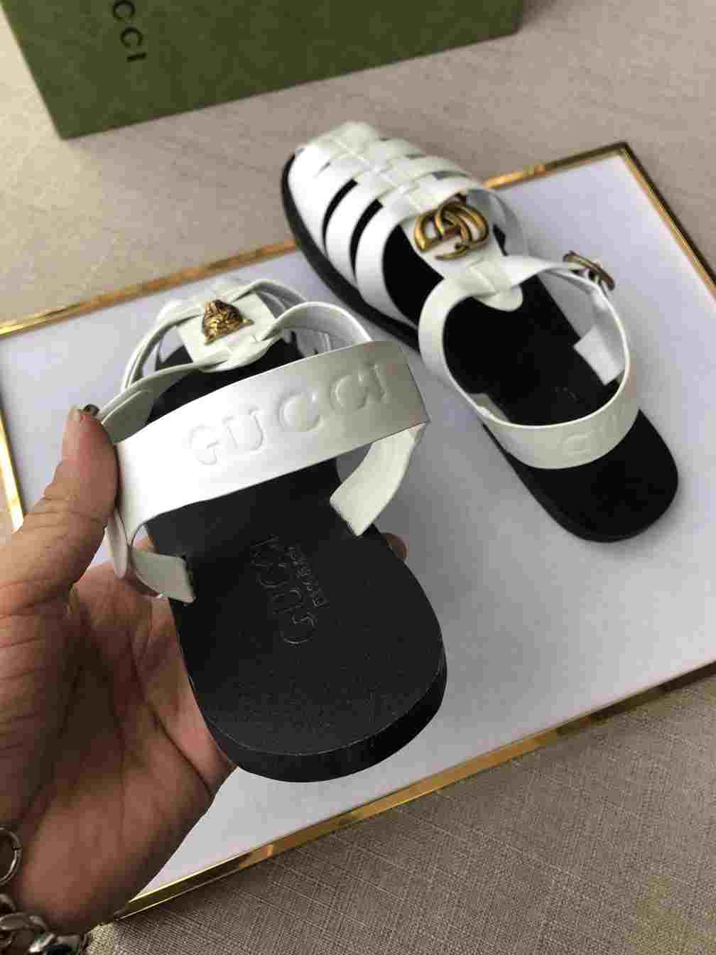 GUCCI SANDAL WITH DOUBLE G   SDG008