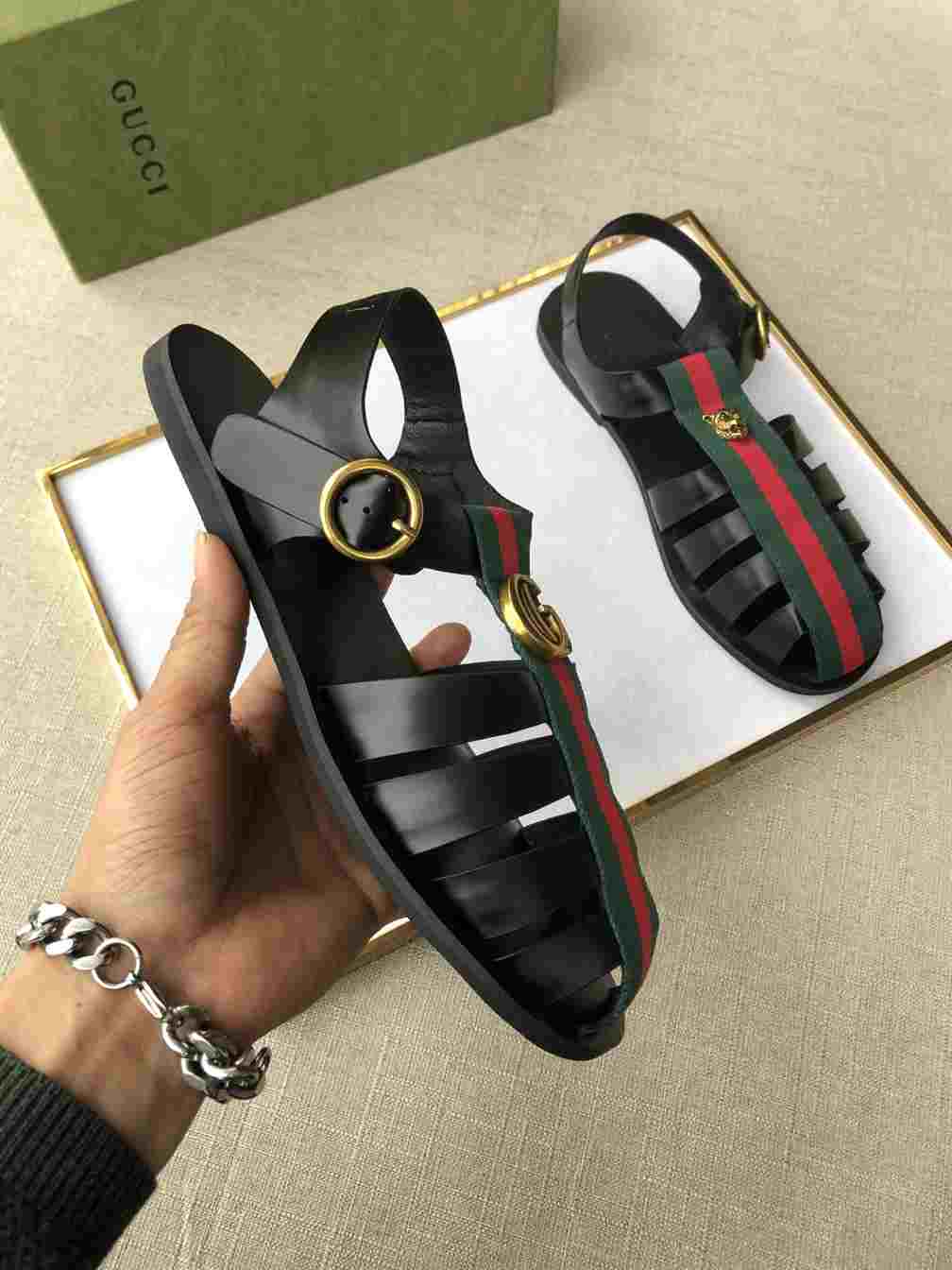 GUCCI SANDAL WITH DOUBLE G   SDG010