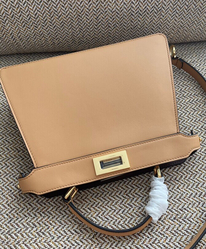 Fendi Peekaboo Iseeu Small 8BN327 Apricot