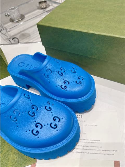GUCCI WONMEN S PLATFORM PERFORATED G SANDAL   SDG014