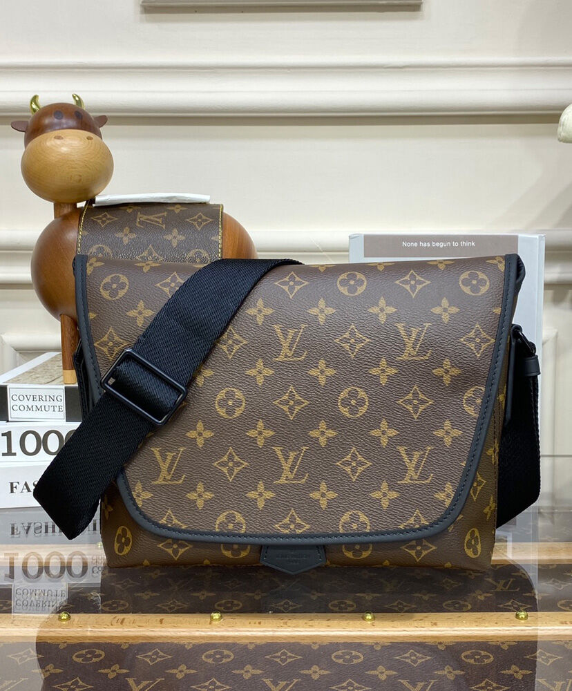 Louis Vuitton Magnetic Messenger M45557 Brown