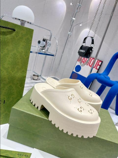 GUCCI WONMEN S PLATFORM PERFORATED G SANDAL   SDG020