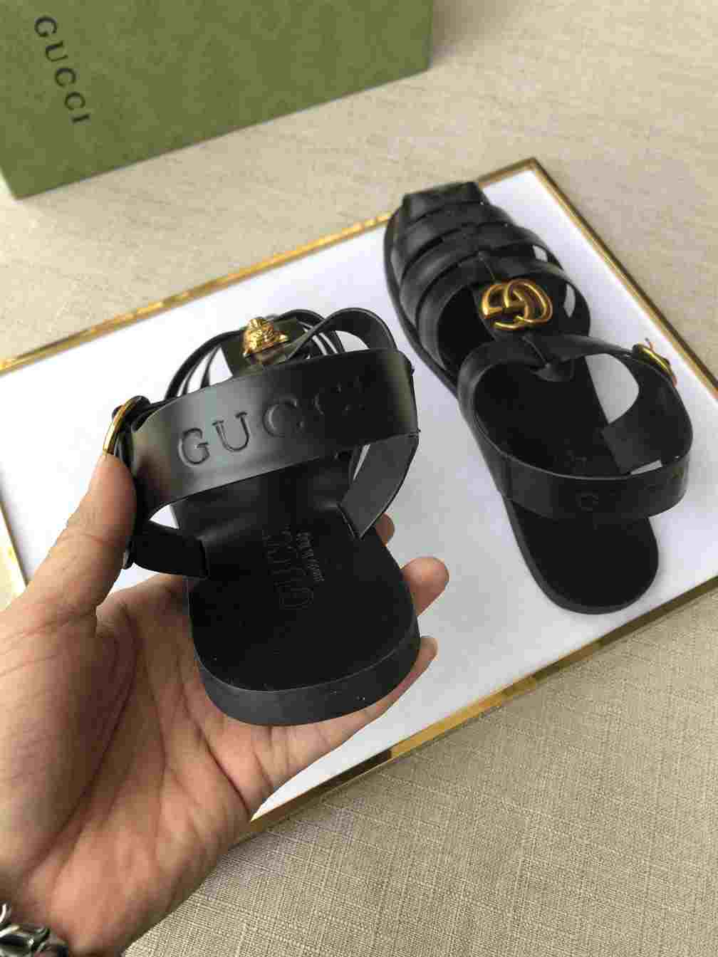 GUCCI SANDAL WITH DOUBLE G   SDG005