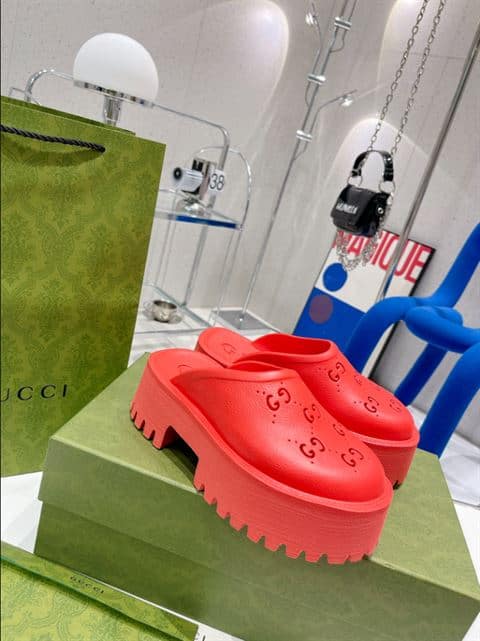 GUCCI WONMEN S PLATFORM PERFORATED G SANDAL   SDG011