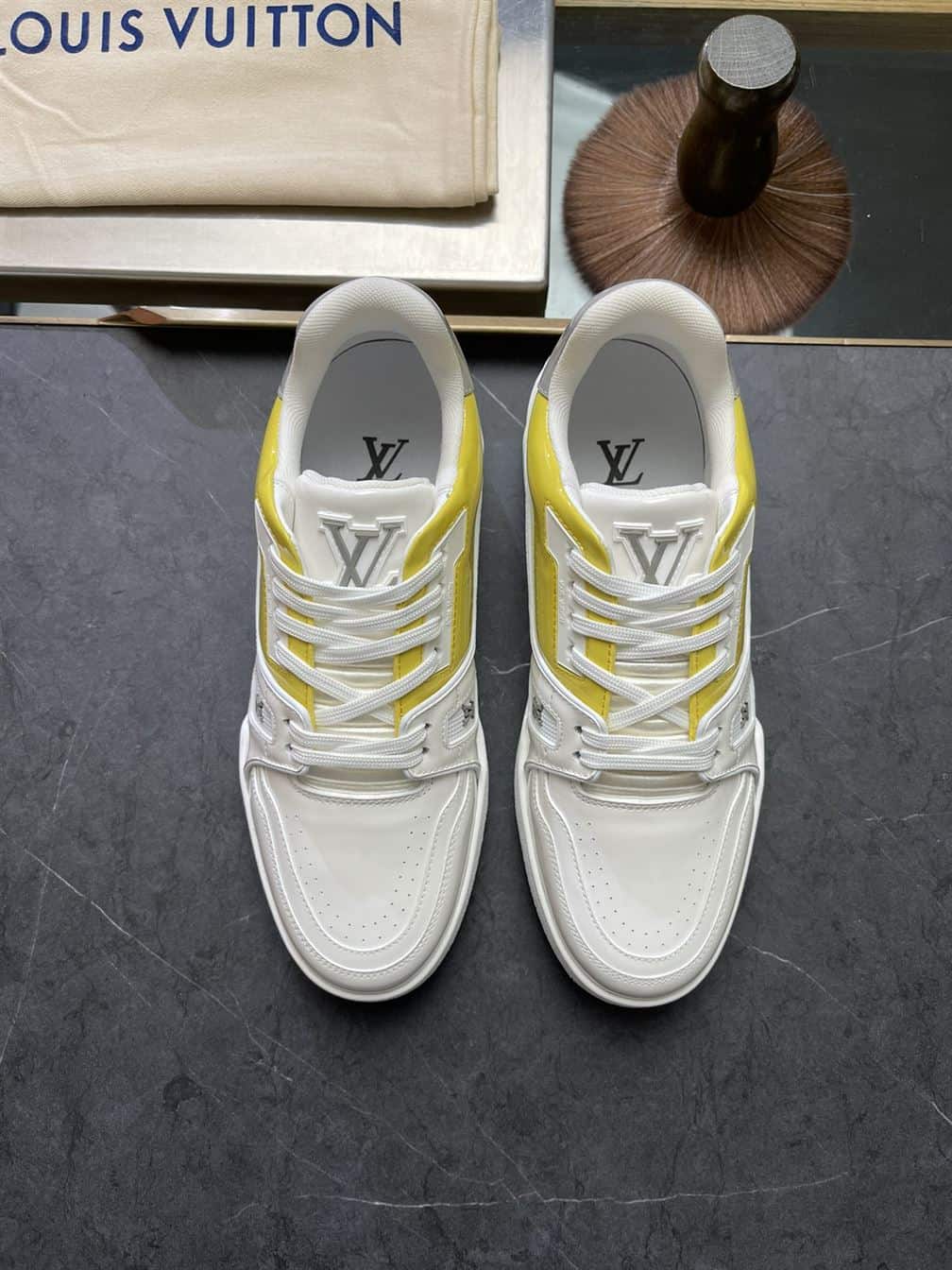 LOUIS VUITTON TRAINER SNEAKER   LSVT319
