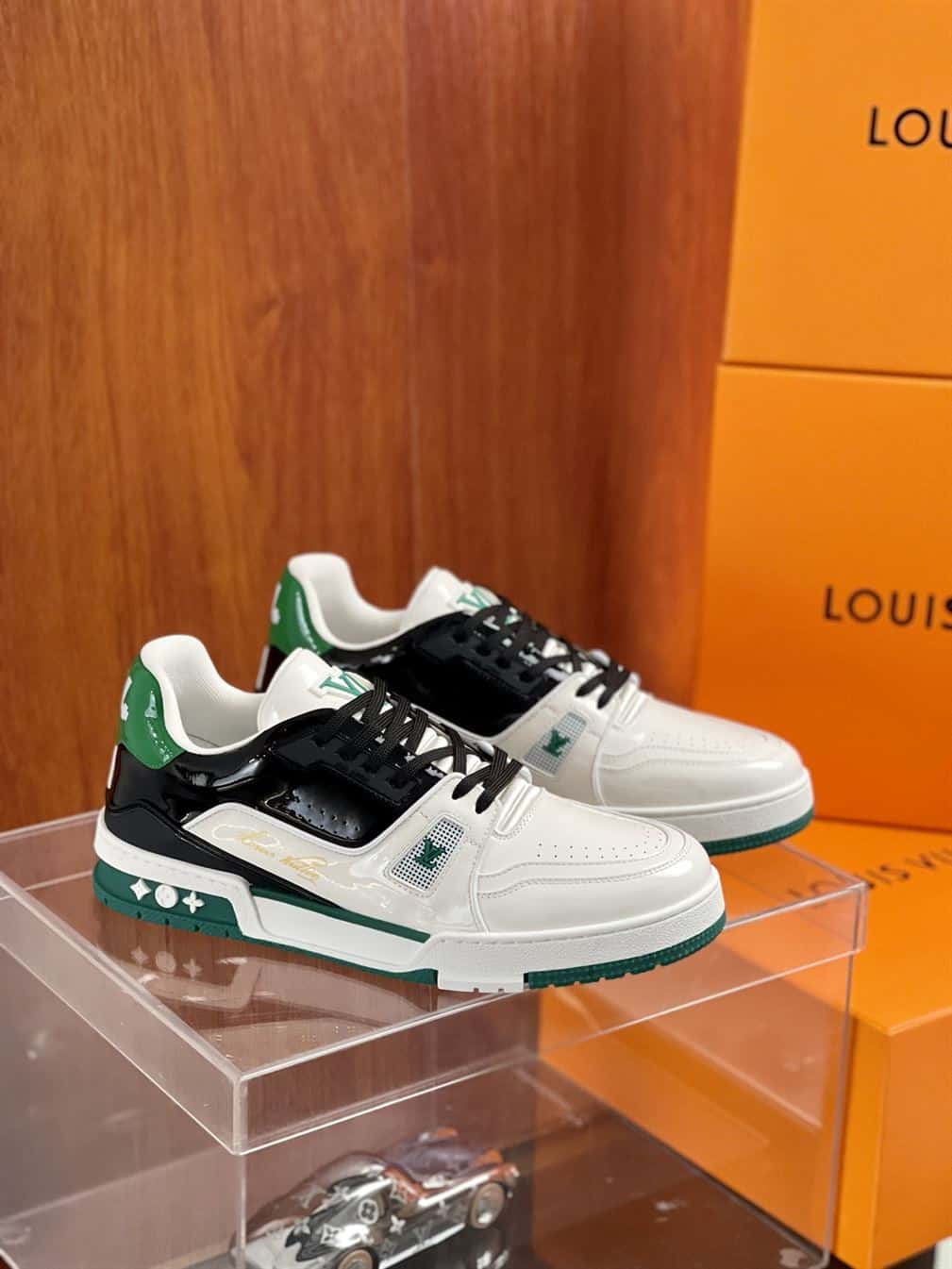 LOUIS VUITTON TRAINER SNEAKER   LSVT318