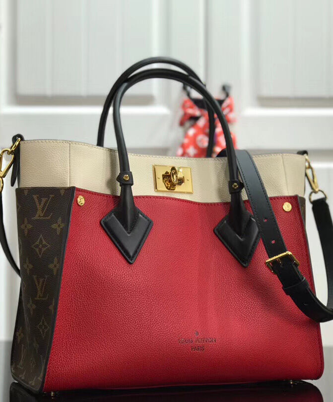 Louis Vuitton On My Side M53826