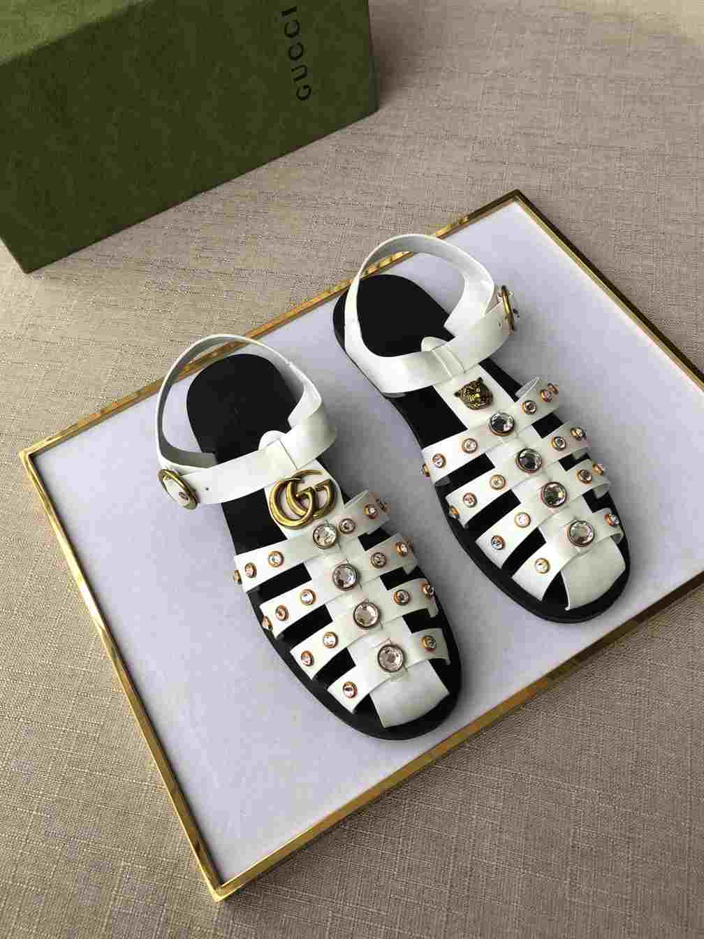 GUCCI SANDAL WITH DOUBLE G   SDG001