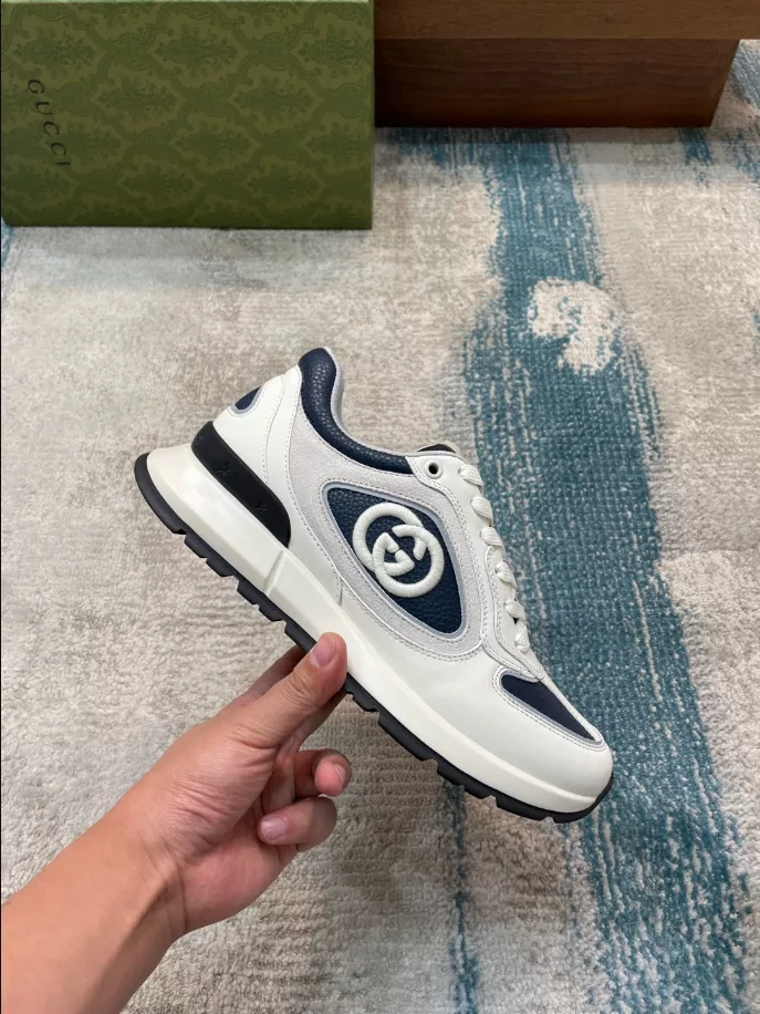 GUCCI MEN S LEATHER SNEAKER   GC199