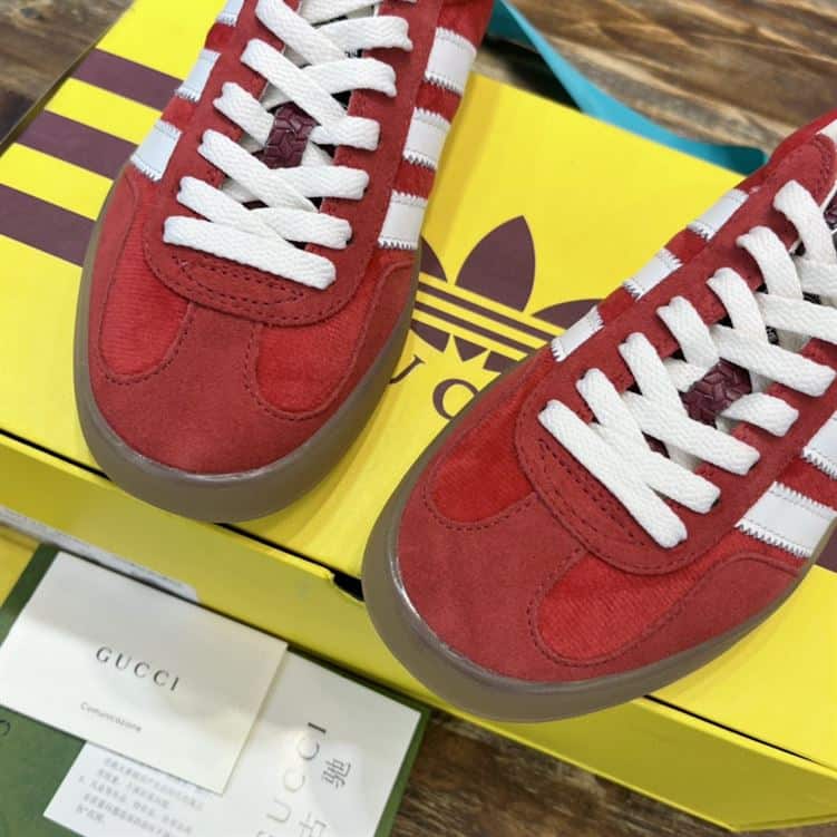 GUCCI GAZELLE SNEAKER   GC112