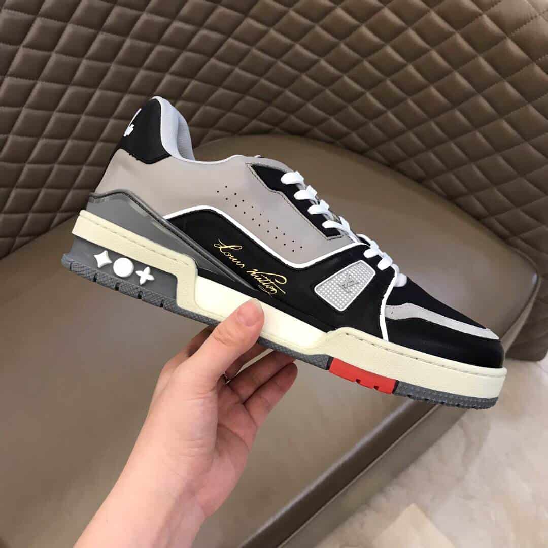 LOUIS VUITTON TRAINER SNEAKER   LV10