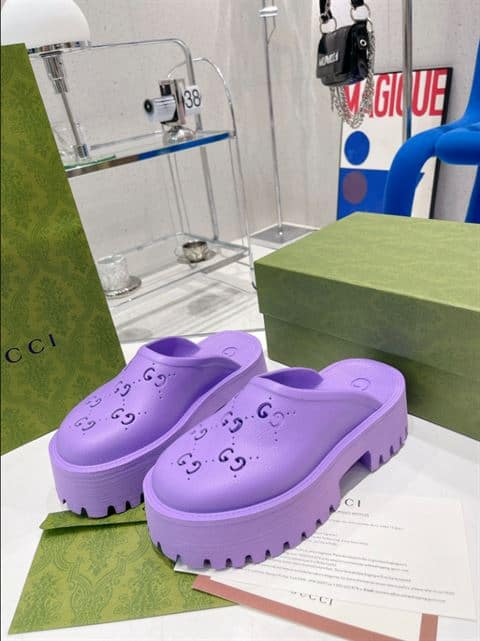 GUCCI WONMEN S PLATFORM PERFORATED G SANDAL   SDG015