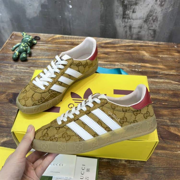 GUCCI GAZELLE SNEAKER   GC114