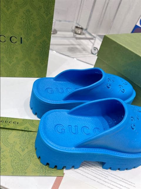 GUCCI WONMEN S PLATFORM PERFORATED G SANDAL   SDG014