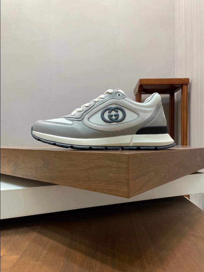 GUCCI MEN S LEATHER SNEAKER   GC202