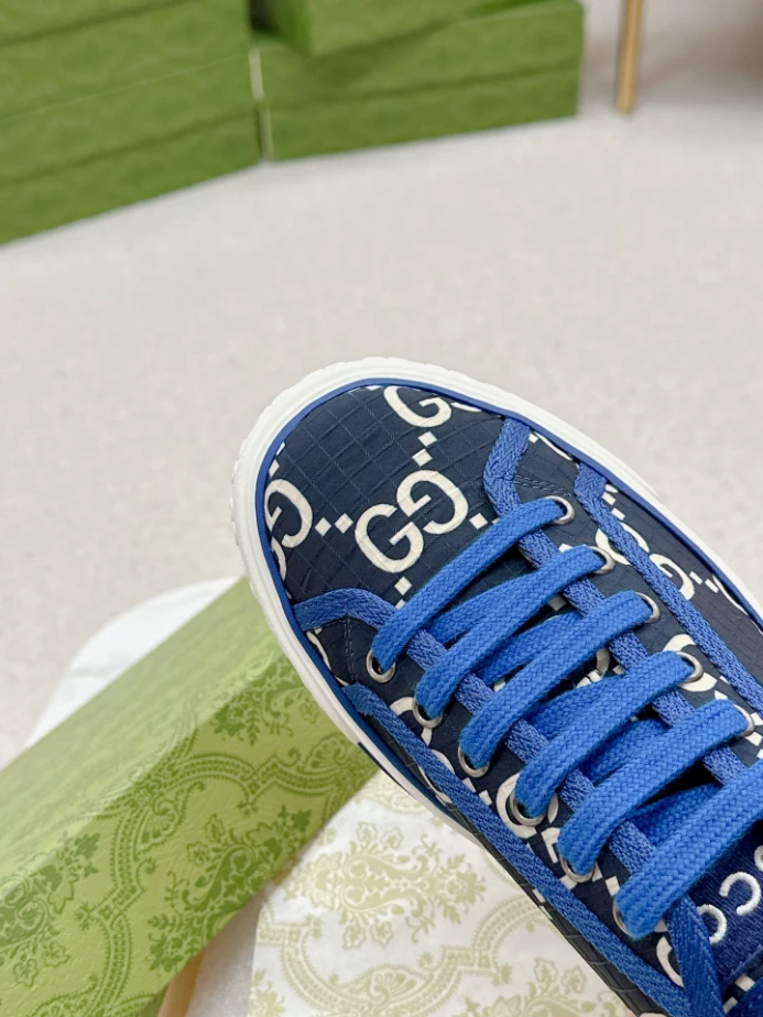 MEN S GUCCI TENNIS 1977 SNEAKER   GC239