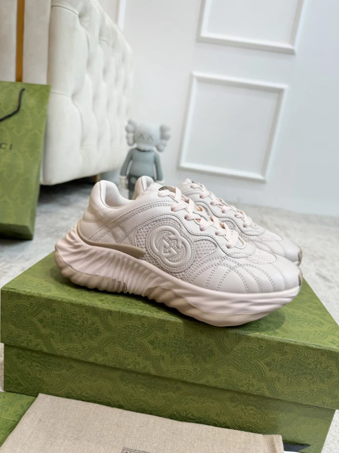 WOMEN S GUCCI RIPPLE SNEAKER   GC254