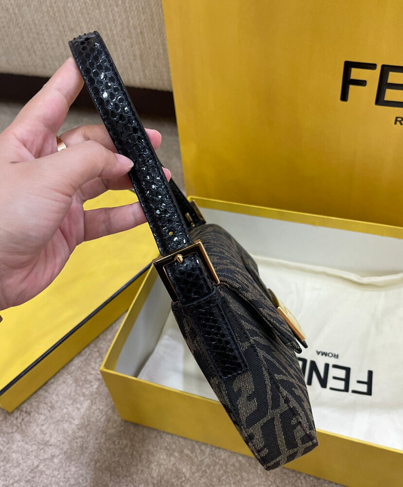 Fendi Baguette 1997 8BR792 Coffee