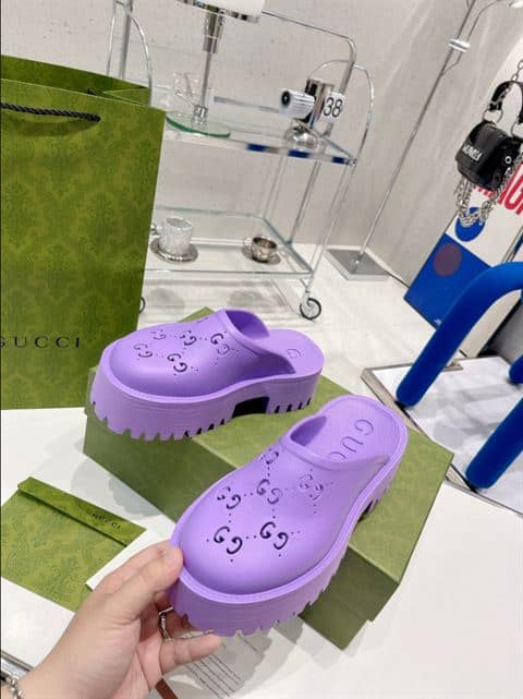 GUCCI WONMEN S PLATFORM PERFORATED G SANDAL   SDG015