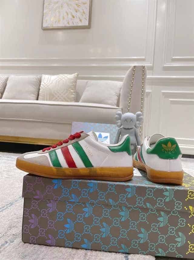GUCCI GAZELLE SNEAKER   GC107