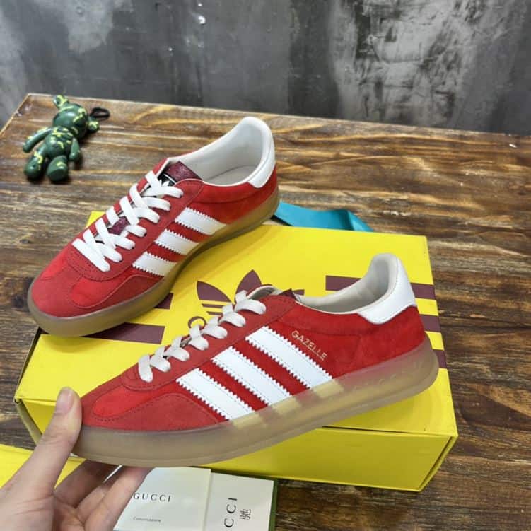 GUCCI GAZELLE SNEAKER   GC112