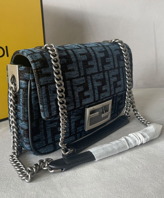 Fendi Baguette Chain Midi 8BR793 Dark Blue