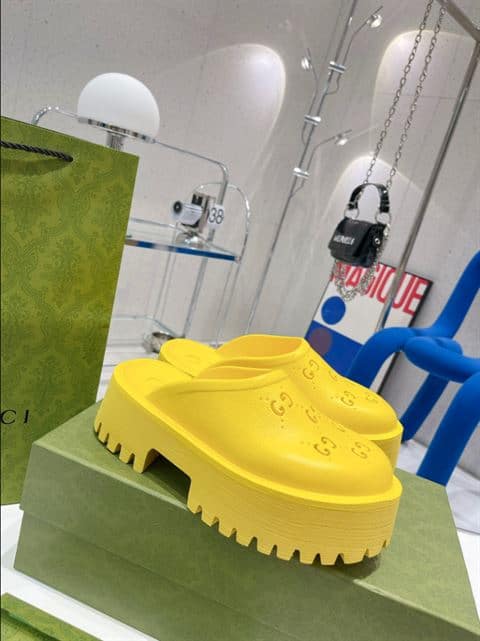 GUCCI WONMEN S PLATFORM PERFORATED G SANDAL   SDG012