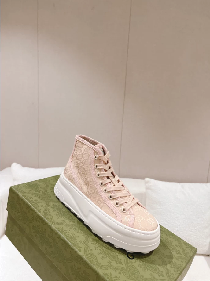 GUCCI HIGH TOP SNEAKER   GC226