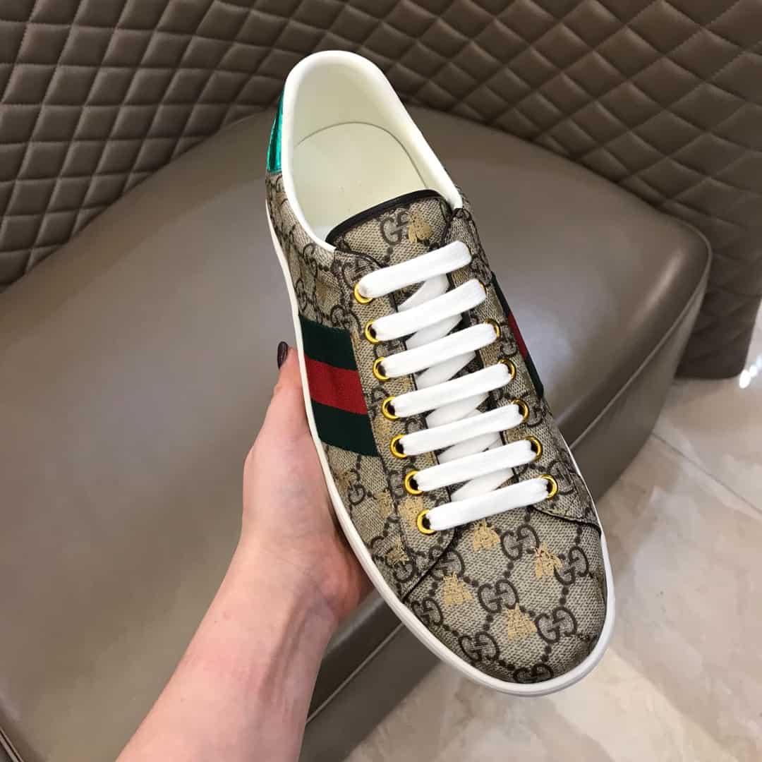 GUCCI ACE GG SUPREME SNEAKER WITH BEES   GC32